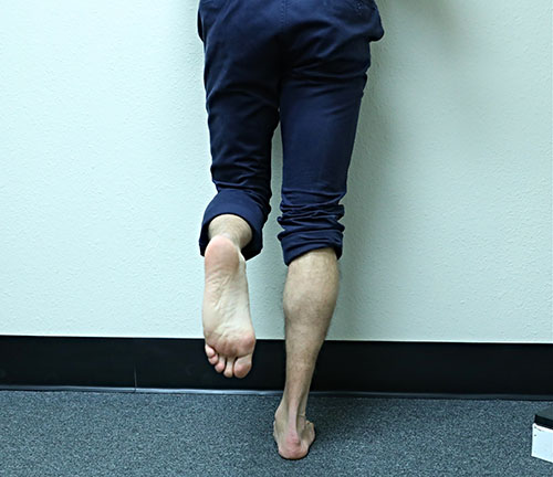 Single leg heel raise starting position crop